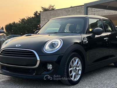 MINI Clubman 1.5 One D Business 5 porte Nero usata Casarano