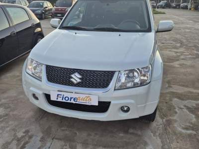 Suzuki Grand Vitara  1.9 DDiS 3p. Evolution Bianco usata Crotone