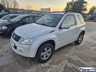 Suzuki Grand Vitara  1.9 DDiS 3p. Evolution Bianco usata Crotone