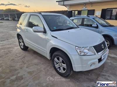 Suzuki Grand Vitara  1.9 DDiS 3p. Evolution Bianco usata Crotone