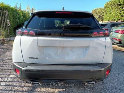 Peugeot 2008 1200 PURETECH ALLURE 130CV EAT8 CARPLAY ITALIA Bianco usata Roma