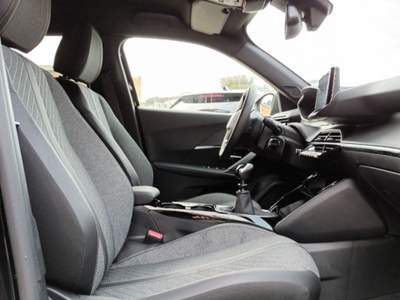 Peugeot 2008 1200 PURETECH ALLURE 100CV CARPLAY VETRI SCURI"17  Nero usata Pistoia
