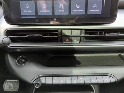 Jeep Avenger 1200 MHEV SUMMIT AUTOM 100CV TETTO INFOTAINMENT Nero usata Vetralla