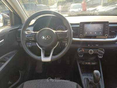 Kia Stonic 1400 MPI ECOGPL URBAN 100CV CARPLAY LED PDC ITALIA Bianco usata Vetralla