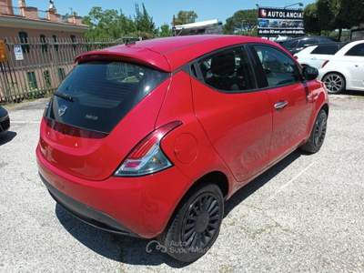 Lancia Ypsilon 1000 HYBRID SILVER 70CV STEREO USB ITALIA Rosso usata Vetralla