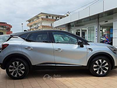 Renault Captur Captur 1.0 tce Techno 90cv Argento usata Casoria