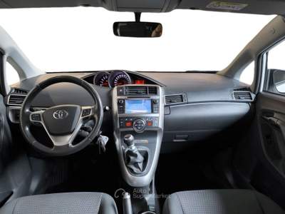 Toyota Verso 1.6 D-4D 111 HP 7 POSTI NEOPATENTATI Bianco usata Udine