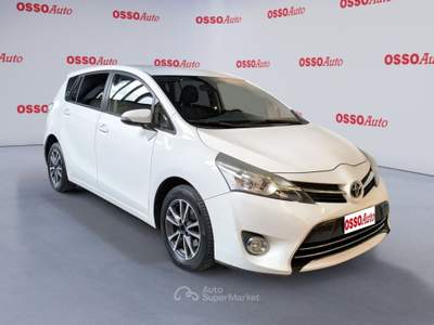 Toyota Verso 1.6 D-4D 111 HP 7 POSTI NEOPATENTATI Bianco usata Udine