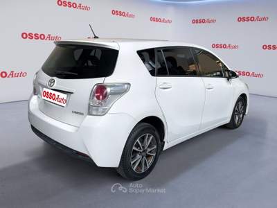 Toyota Verso 1.6 D-4D 111 HP 7 POSTI NEOPATENTATI Bianco usata Udine