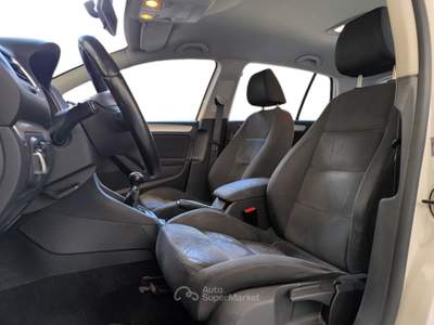 Volkswagen Golf 1.6 TDI 105 HP TRENDLINE COMMERCIANTI Bianco usata Udine