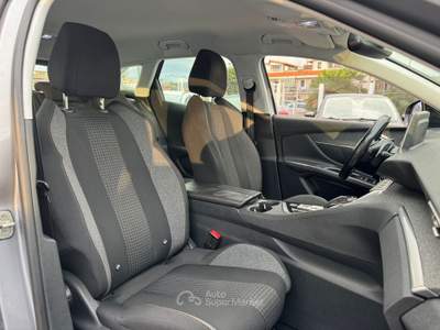 Peugeot 3008 3008 BlueHDi 120 S&S EAT6 Business Argento usata San Giuseppe Vesuviano