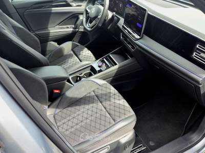 Volkswagen Tiguan Tiguan III 2024 2.0 tdi R-Line 150cv dsg Argento usata Volla