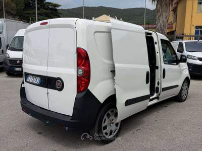 Fiat Doblò MAXI 1.6mjt DOPPIA PORTA LATERALE FURGONE Bianco usata Salerno