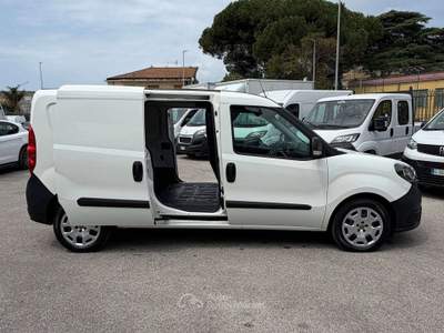 Fiat Doblò MAXI 1.6mjt DOPPIA PORTA LATERALE FURGONE Bianco usata Salerno