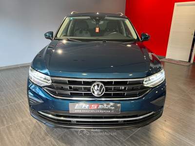 Volkswagen Tiguan SCR DSG Life Blu/Azzurro usata Angri