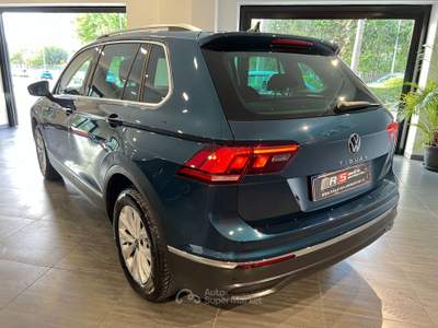 Volkswagen Tiguan SCR DSG Life Blu/Azzurro usata Angri