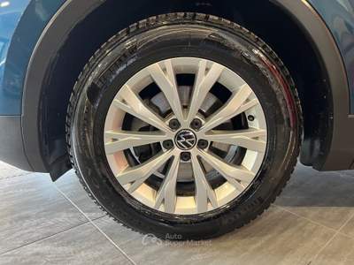 Volkswagen Tiguan SCR DSG Life Blu/Azzurro usata Angri