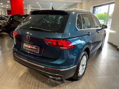 Volkswagen Tiguan SCR DSG Life Blu/Azzurro usata Angri