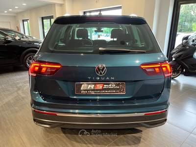 Volkswagen Tiguan SCR DSG Life Blu/Azzurro usata Angri