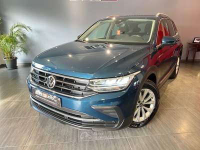 Volkswagen Tiguan SCR DSG Life Blu/Azzurro usata Angri