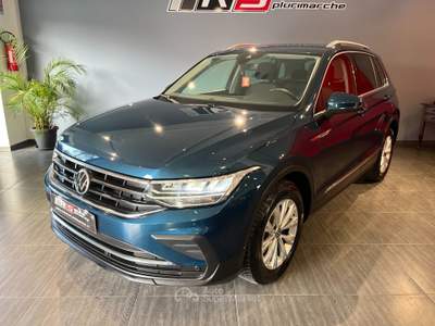 Volkswagen Tiguan SCR DSG Life Blu/Azzurro usata Angri
