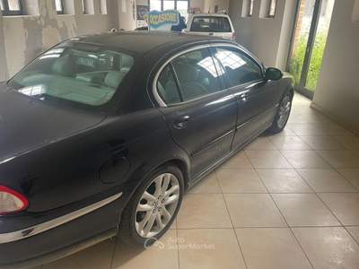 Jaguar X-Type 24V cat Executive Blu/Azzurro usata LUCERA