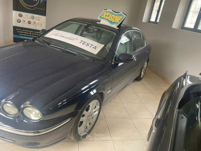Jaguar X-Type 24V cat Executive Blu/Azzurro usata LUCERA