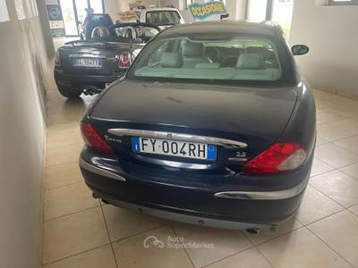 Jaguar X-Type 24V cat Executive Blu/Azzurro usata LUCERA