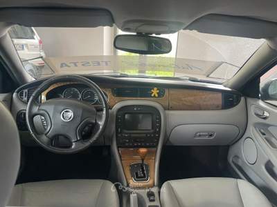 Jaguar X-Type 24V cat Executive Blu/Azzurro usata LUCERA