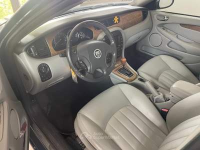 Jaguar X-Type 24V cat Executive Blu/Azzurro usata LUCERA