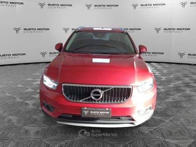 Volvo XC40 T2 Automatico Momentum Pro Rosso usata Olgiate Olona
