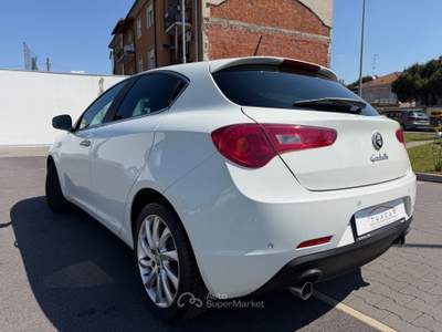 Alfa Romeo Giulietta Alfa Romeo Giulietta 2.0 JTDM 16V Distinctive #10774 Bianco usata Samarate