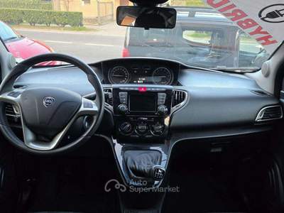 Lancia Ypsilon 1.0 FireFly 5 porte S&S Hybrid Ecochic Gold Verde usata CASTIGLIONE OLONA