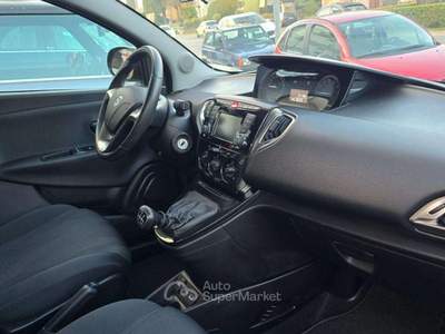 Lancia Ypsilon 1.0 FireFly 5 porte S&S Hybrid Ecochic Gold Verde usata CASTIGLIONE OLONA