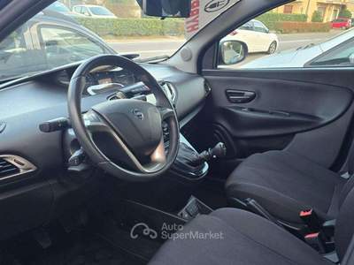 Lancia Ypsilon 1.0 FireFly 5 porte S&S Hybrid Ecochic Gold Verde usata CASTIGLIONE OLONA