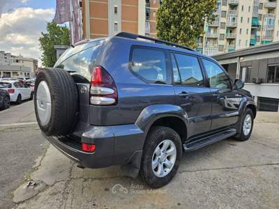 Toyota Land Cruiser Land Cruiser  5p 3.0 d4-d auto Grigio usata Torino