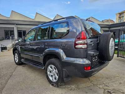 Toyota Land Cruiser Land Cruiser  5p 3.0 d4-d auto Grigio usata Torino