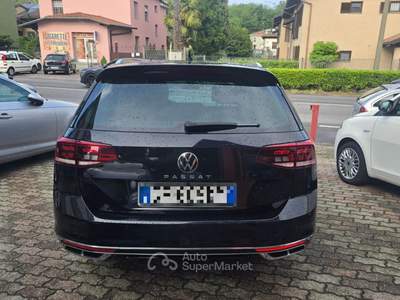 Volkswagen Passat 2.0 TDI SCR 122 CV EVO DSG R-line Grigio usata Castiglione Olona