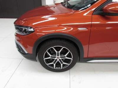 Fiat Tipo 1.5 Hybrid 130cv 5 porte Cross CAMBIO AUTOMATICO Arancione usata Rho