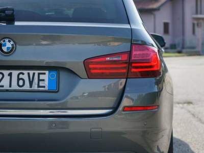 BMW Serie 5 520d BMW f11 lucsury 2014 Grigio usata Saluggia