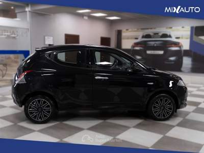 Lancia Ypsilon 1.0 Firefly Hybrid Silver 70CV 5 Porte Nero usata Latina