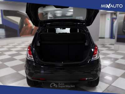 Lancia Ypsilon 1.0 Firefly Hybrid Silver 70CV 5 Porte Nero usata Latina