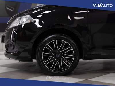 Lancia Ypsilon 1.0 Firefly Hybrid Silver 70CV 5 Porte Nero usata Latina