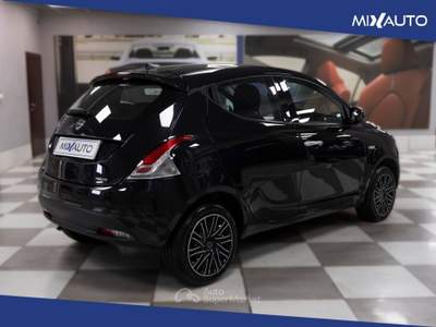Lancia Ypsilon 1.0 Firefly Hybrid Silver 70CV 5 Porte Nero usata Latina