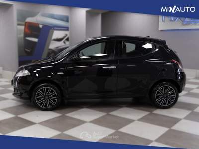 Lancia Ypsilon 1.0 Firefly Hybrid Silver 70CV 5 Porte Nero usata Latina