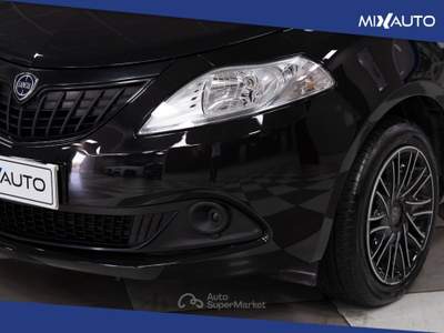 Lancia Ypsilon 1.0 Firefly Hybrid Silver 70CV 5 Porte Nero usata Latina