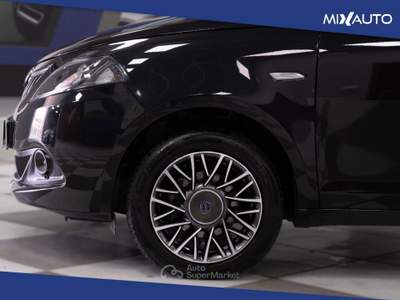 Lancia Ypsilon 1.0 Firefly Hybrid Gold Plus 70CV 5 Porte Nero usata Latina
