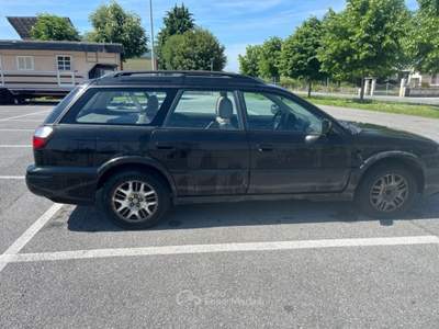 Subaru Outback carrozzeria dannegggiata cine da foto ma non danni gravi  Nero usata Centallo