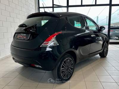 Lancia Ypsilon 1.0 FireFly S&S Hybrid Ecochic Gold *NEOPATENTATI* Nero usata Cassina de' Pecchi