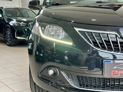 Lancia Ypsilon 1.0 FireFly S&S Hybrid Ecochic Gold *NEOPATENTATI* Nero usata Cassina de' Pecchi
